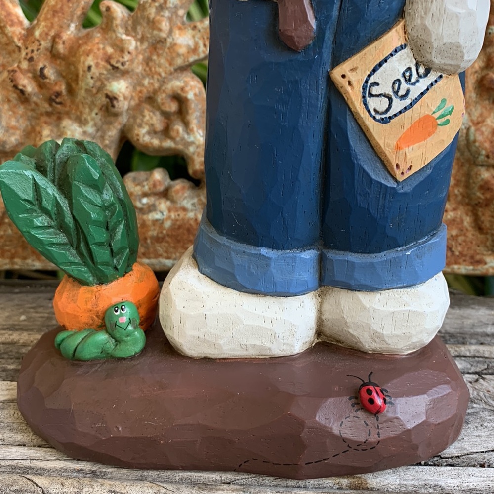 Retired Eddie Walker Gardner Rabbit - Picture 4 of 10
